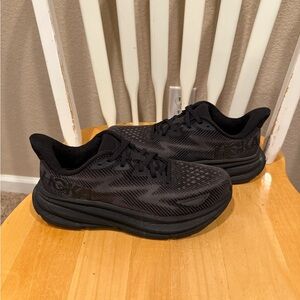 Women’s Hoka Clifton (size 8)